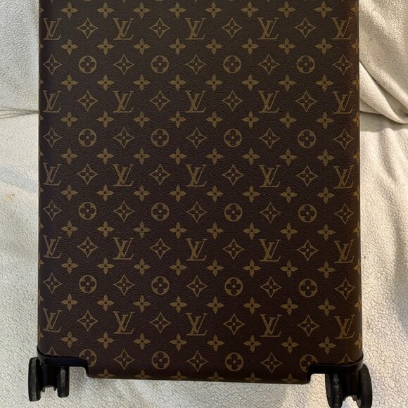 Louis Vuitton - Horizon 50 Monogram Spinner Suitcase - Picture 2 of 16